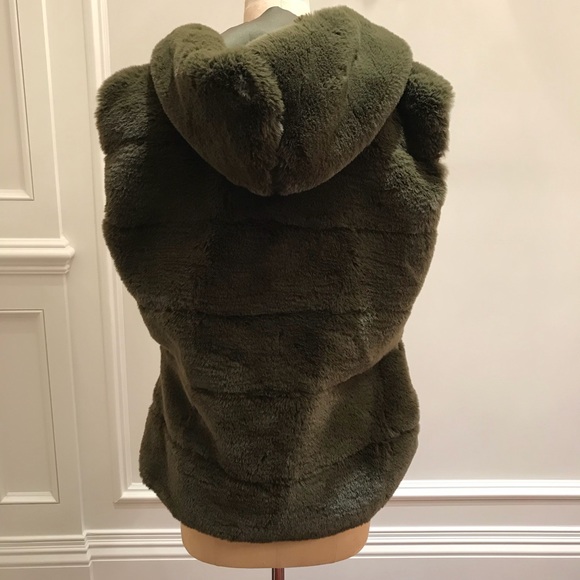 Custom made olive green fur vest - Picture 3 of 6